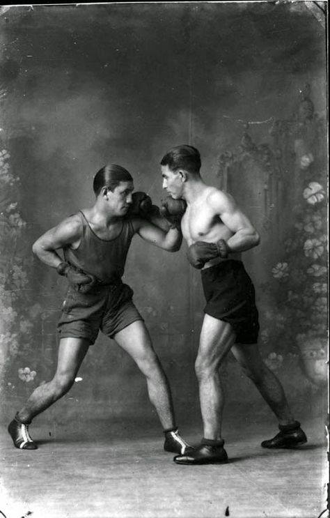 Hot Vintage Men: Vintage Boxer Photos Vintage Boxer, Boxing Images, Boxing Posters, Boxing History, Six Feet Under, Boxing Gloves, Muay Thai, Judo, Vintage Photographs