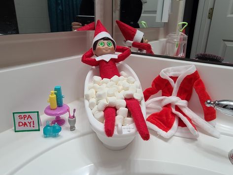 Elf On The Shelf Bathtub, Elf On The Shelf Spa, Elf Ideas Easy, Bubble Baths, Elf Activities, Elf Fun, Elf Ideas, Elf Christmas, Shelf Ideas