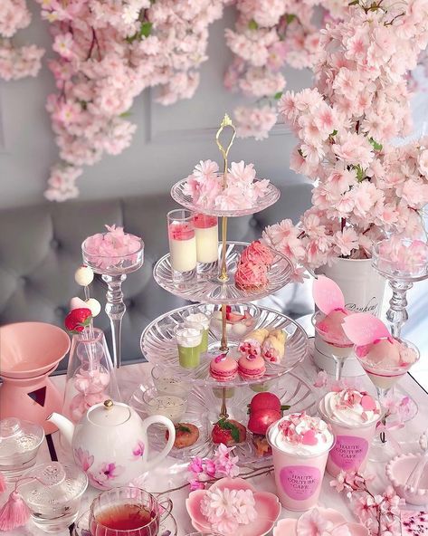 Cherry Blossom Dessert Table, Cherry Blossom Tea Party, Sakura Tea, Princess Vintage, Nana Jacqueline, Debut Ideas, Love Decorations, Picnic Decorations, Garden Picnic