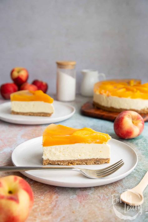 Peach Cheesecake Peach Cheesecake Recipes, Fresh Peach Dessert Recipes, Dessert Recipes Summer, No Bake Vanilla Cheesecake, Peach Cheesecake, Peach Dessert, Peach Jelly, Peach Dessert Recipes, Baking Treats