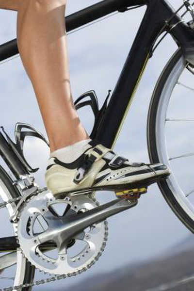 Knowing where to place your foot on the pedal of a bike and how to employ the proper pedal stroke can make you a more efficient rider. Todd Carver, a biomechanist at Colorado's Boulder Center for Sports Medicine, says that having proper pedaling technique can help you ride at the same pace but with a heart rate of ... Road Cycling Shoes, Professional Cycling, Bike Store, Winter Cycling, Indoor Cycling, Cycling Art, Calf Muscles, Bike Pedals, Cycling Shoes