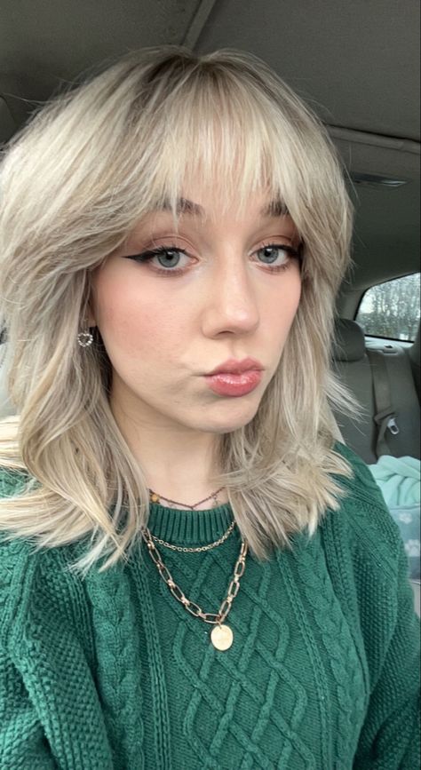 Short Hair Wispy Bangs Layered Bobs, Mid Length Wispy Bangs, Medium Blonde Shag With Bangs, Short Bangs With Face Framing Layers, Whisky Bangs And Layers, Short Blonde Hair With Bangs And Layers, Short Hair With Bangs Thick Hair, Short Wolfcut With Wispy Bangs, Messy Bangs Medium Hair