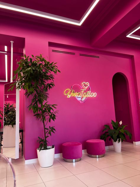 Tattoo Studio Aesthetic Pink, Girly Tattoo Studio, Girly Tattoo Shop, Pink Store Aesthetic, Pink Tattoo Shop, Aesthetic Salon Interior Design, Pink Salon Ideas, Tattoo Studio Decoration Ideas, Tattoo Studio Ideas