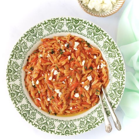 One-Pot Greek Orzo (kritharaki) with Tomatoes and Feta - Marilena's Kitchen Tomatoes And Feta Cheese, Greek Orzo, Tomatoes And Feta, Cypriot Food, Greek Dinners, Greece Food, Orzo Recipes, Fall Cooking, One Pot Dishes