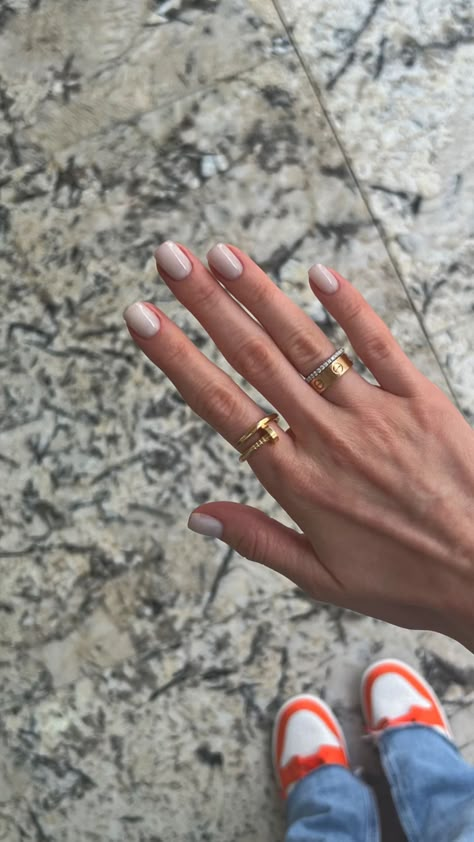 Cartier Ring Stack, Cartier Stack, Nail Paint Shades, Gold Bracelets Stacked, Cartier Love Ring, Classic Nails, Luxe Jewelry, Nail Ring, Jewelry Accessories Ideas