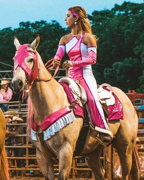 Horse Halloween Ideas, Horse Halloween Costumes, Woman Riding Horse, Trick Riding, Horse Clipping, Equestrian Aesthetic, Horse Costumes, Horse Tips, Horse Accessories