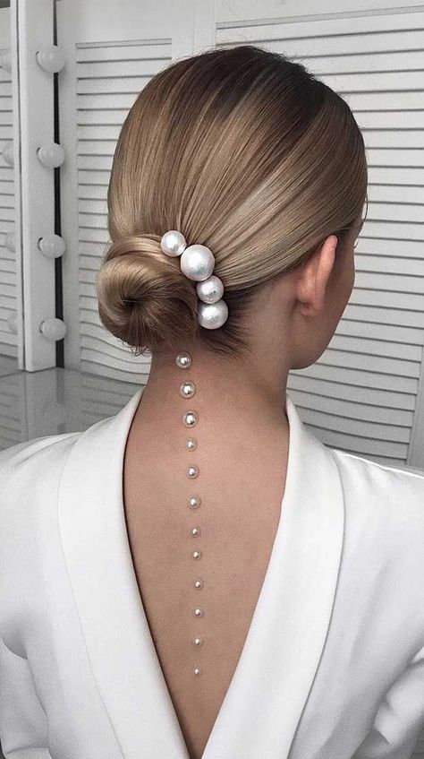 Chanel Brooch Outfit Street Style, Κούρεμα Bob, Low Bun Hairstyles, Easy Bun Hairstyles, Elegant Wedding Hair, Fishtail Braid, Hair Homecoming, Hairstyles Curly, Wedding Hairstyle