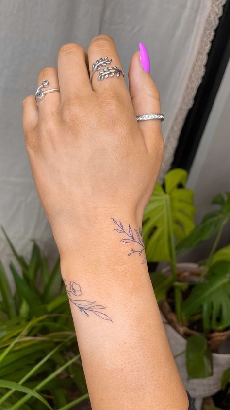 Dainty Floral Wrist Wrap Tattoo, Floral Wrist Wrap Tattoo, Wrist Wrap Tattoos For Women, Wrist Bracelet Tattoos For Women, Wrist Wrap Tattoo, Flower Wrist Tattoo, Utah Tattoo, Chaos Tattoo, Wrap Around Wrist Tattoos