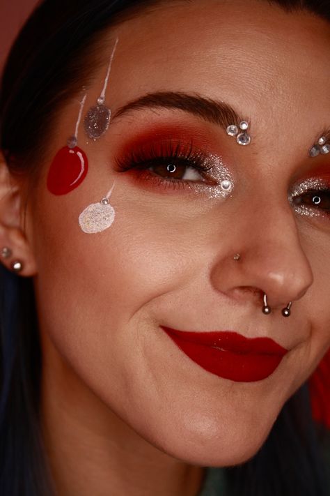 Christmas / ornament/ bauble makeup Creative Christmas Makeup Ideas, Ornament Makeup, Cranberry Makeup, Christmas Makeup Looks, Christmas Competition, Christmas Competitions, Ball Makeup, Elf Face, Christmas Eye Makeup