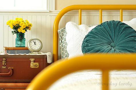 oh... my.. goodness. the color combination (yellow & blue) takes my breath away. I love yellow :) Painted Iron Beds, Painted Bed Frames, Comfy House, Painted Beds, Iron Bed Frame, Bedroom Design Inspiration, Yellow Bedding, Casa Vintage, Deco Retro