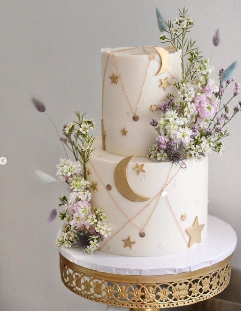 Sun And Moon Wedding Cake, Sun And Moon Cake Design, Pastel Celestial Wedding, Minimalist Birthday Cake, White Celestial Wedding Cake, Sun And Moon Cake Topper, Moon Star Cake Design, Celestial Wedding Theme, Baby Gender Reveal Party Decorations