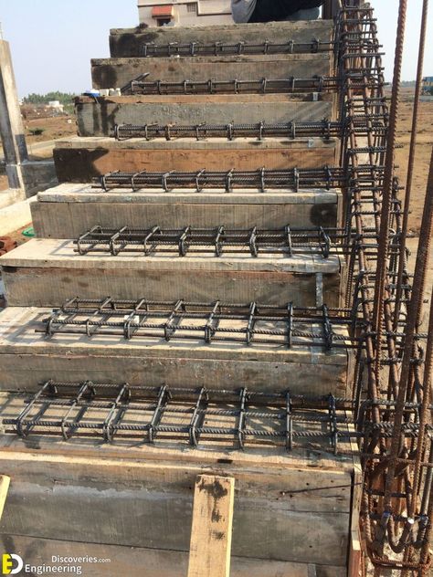 45+ Photos Showing RCC Concrete Stairs Under Construction! - Engineering Discoveries Stair Lights Indoor, Stair Design Architecture, Cantilever Stairs, Staircase Design Modern, Concrete Staircase, Stairs Design Interior, Construction Engineering, Stairs Makeover, Building Stairs