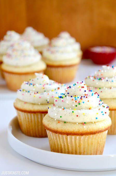 Vanilla Bean Cupcakes with Buttercream Frosting | recipe via justataste.com Cupcake Topping, Cupcakes With Buttercream Frosting, Cupcakes With Buttercream, Buttercream Frosting For Cupcakes, Vanilla Bean Cupcakes, Vanilla Muffins, Just A Taste, Homemade Cupcakes, Cupcake Recipes Chocolate