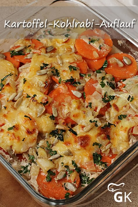 Bei diesem Rezept für Kartoffel-Kohlrabi-Auflauf wird das Gemüse mit einer leckeren Käsesauce überbacken. Das Ergebnis ist super lecker. #auflauf #kartoffelkohlrabiauflauf #kartoffel #kohlrabi #gemüse #einfach #rezept #vegetarisch #gutekueche.de Vegetarian Main Dishes, Garden Recipes, Food Garden, Good Healthy Recipes, Veggie Recipes, Main Dishes, Clean Eating, Vegan Recipes, Food And Drink