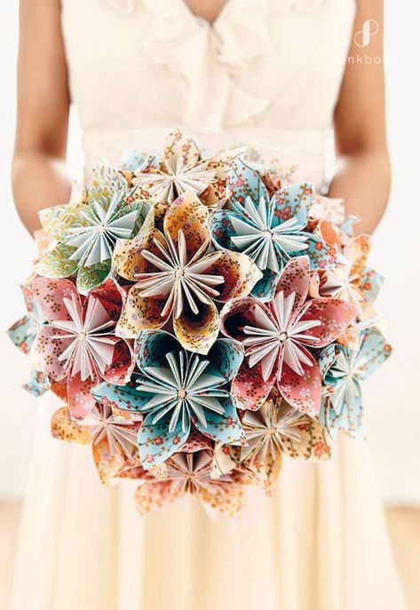 11 Unique Wedding Bouquet Ideas for Brides Who Want to be Different Diy Wedding Flowers Bouquet, Origami Flower Bouquet, Alternative Wedding Bouquet, Unique Wedding Bouquet, Origami Projects, Origami Wedding, Unique Bouquet, Paper Bouquet, Diy Wedding Bouquet