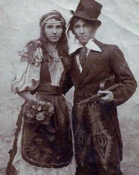 A young Romani couple from the 1890's - The Romani are widely known in English as Gypsies : OldSchoolCool Romani People, Roma People, Ethno Style, History Facts, Eastern Europe, Historical Photos, Larp, Vintage Photos, Street Art