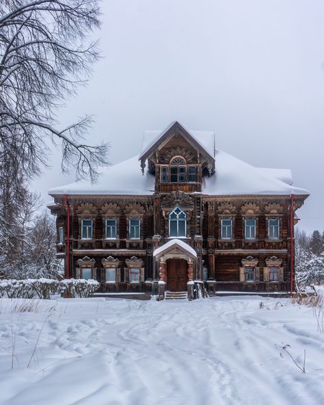 From Russia, About Russia — my-russia: Lesnoy Terem Astashovo Russian House Design, Russian Home Aesthetic, Russian House Interior, Japanese Hair Care, Russian House, Storybook Homes, Russian Architecture, Rich Home, Countryside House