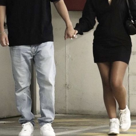 Interracial Aesthetic Faceless, Interacial Couples Bwwm Faceless, Blasian Couples Ambw Aesthetic, Bwam Ambw Couples Aesthetic, Bwwm Aesthetic Faceless, Cute Interracial Couples, White Boy Black Girlfriend, Cute Mixed Couples, Hazel Levesque