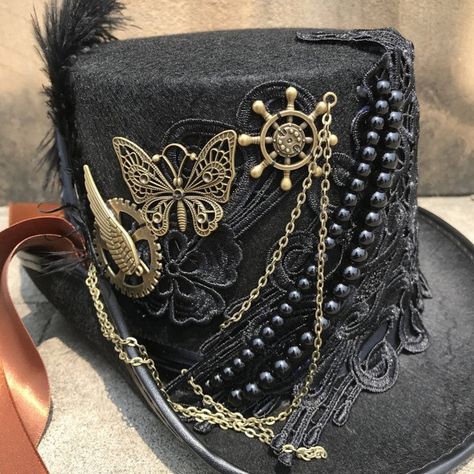 Elegant Steampunk hat | My Steampunk Style – my-steampunk-style Steampunk Hats Women Diy, Steampunk Hats Women, Steampunk Fashion Diy, Victorian Steampunk Fashion, Mad Hatter Outfit, Steampunk Hatter, Elegant Steampunk, Steampunk Outfits Women, Steampunk Witch