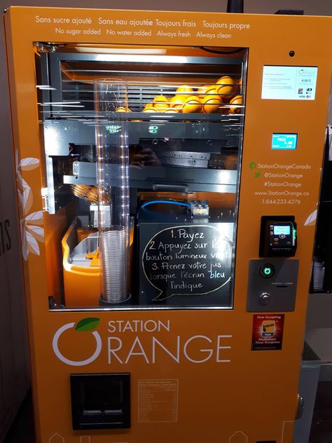 This vending machine dispenses freshly squeezed orange juice. Juice Vending Machine, Vitamin Bar, Orange Juice Machine, Vending Machine Design, Juice Machine, Vending Machine Business, Squeezed Orange Juice, Fresh Smoothies, Freshly Squeezed Orange Juice