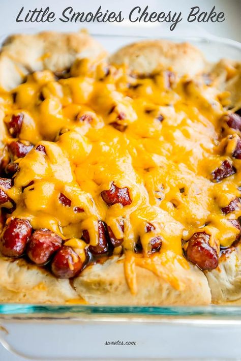 Little Smokies Cheesy Bake- this is simple, delicius, and so easy! Lil Smokies Recipes, Bbq Little Smokies, Little Smokies Recipes, Smokies Recipe, Little Smokies, Lil Smokies, Diy Easy Recipes, Biscuit Bake, Easy Cheesy