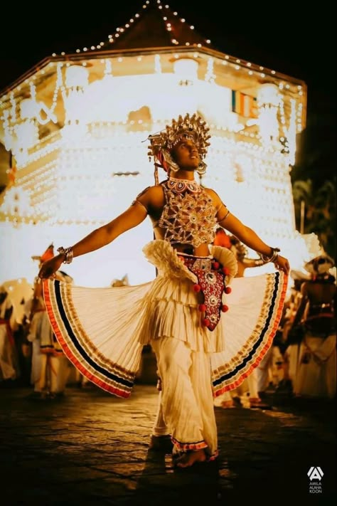 Sri Lankan Traditional Dancers, Kandyan Dancers Sri Lanka, Sri Lankan Culture Aesthetic, Traditional Dance Aesthetic, Sri Lankan Aesthetic, Dalada Perahara, Kandy Perahara, Kandyan Dancer, Sri Lanka Culture