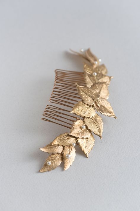 Beautiful gold wedding headpiece, gold leaf hair comb, inspired by old tiaras. This bridal comb is made from gold brass leaves, decorated with Swarovski pearl beads. Completely handmade in my studio, using only the best materials, and a lot of love:) - Measures: 5,5 inches (14 cm). - Used materials: gold brass charms, Swarovski pearl beads, metallic hair comb, wire. - Packaging: carefully packed for safe shipping. - Ready to ship in 7 business days. - Express delivery available. - Each piece may Violin Concert, Gold Headpiece Wedding, Gold Bridal Hair Accessories, Gold Leaf Hair, Gold Hair Comb Wedding, Fern Wedding, Gold Hair Piece, Gold Bridal Hair Comb, Leaf Headpiece