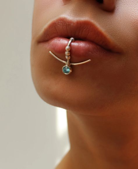 NO PIERCING REQUIRED Silver Fake Lip Ring Fake Lip Piercing - Etsy Fake Lip Piercing, Coachella Jewelry, Lip Cuffs, Fake Lip Ring, Lip Jewelry, Fake Lips, Lip Rings, Face Jewellery, Lip Ring