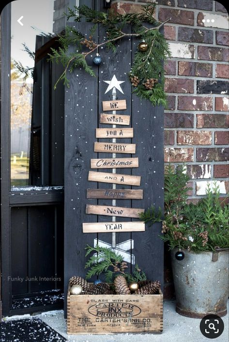 Pallet Wood Christmas Tree, Christmas Tree Stencil, Christmas Tree Sign, Tree Sign, Pallet Christmas Tree, Pallet Christmas, Funky Junk Interiors, Wood Christmas Tree, Christmas Wood Crafts