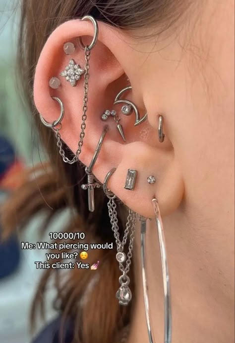 New Ear Piercing, Cool Ear Piercings, Pretty Ear Piercings, Grunge Jewelry, Cool Piercings, Cute Ear Piercings, Multiple Ear Piercings, Jewelry Tattoo, Body Jewelry Piercing