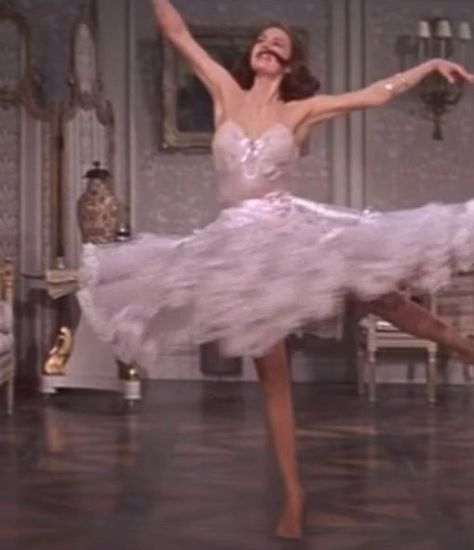 Cyd Charisse, Ethereal Aesthetic, Princess Aesthetic, Fashion Icons, Moda Vintage, Film Aesthetic, Flower Girls, Aesthetic Vintage, Mode Vintage