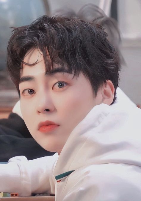 Xiumin Icons, Minseok Exo, Exo For Life, Kim Minseok Exo, Exo Songs, Xiumin Exo, Exo Lockscreen, Asian Man, Kim Min Seok