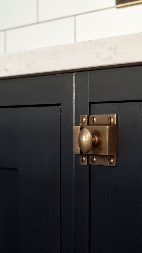 We often use a combination of hardware within a kitchen. A mixture of pulls, handles and knobs are common practice - but we also love the Cotswold cupboard latches by @ArmacMartin. The attention to detail in their craftsmanship never ceases to impress. Silestone Lagoon, Painted Shaker Kitchen, Paint Shakers, Shaker Cabinets, Kitchen Bin, Shaker Kitchen, Drawer Hardware, Little Greene, Cabinet Colors