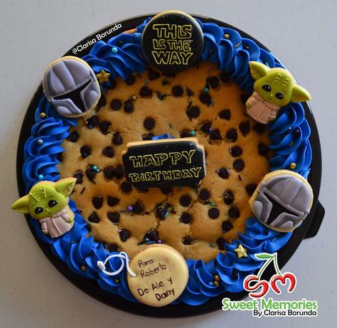 Sonic Cookie Cake, Giant Cookie Cake, Big Cookies, Lotus Cake, Skillet Cookies, Giant Cookies, Mexican Desserts, Cookie Cake Decorations, Cookie Cake Designs