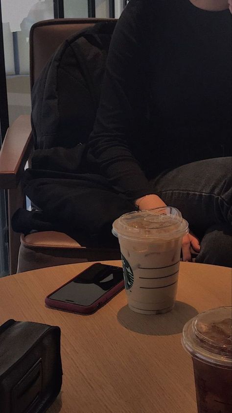 Dating Pictures Prank, Coffee Date Pictures Couple, Date Prank Picture, Date With Boyfriend Pictures Prank, Date With Boyfriend Pictures, Starbucks Date Aesthetic, Coffee Date With Boyfriend, Couple Coffee Date Aesthetic, Aesthetic Date Pictures