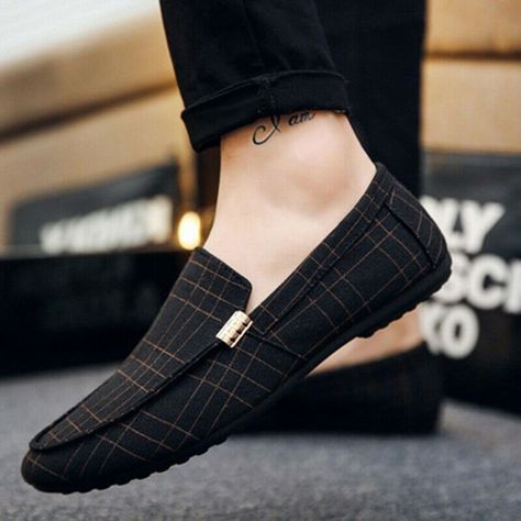 Skincare Books, Friends Comedy, Penny Shoes, Gents Shoes, Gentleman Shoes, Best Shoes For Men, Mens Boots Fashion, Driving Loafers, Leather Moccasins