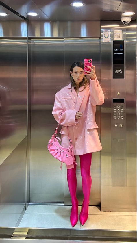 Hot Pink Tights Outfit, Drag Brunch Outfit Ideas, Eccentric Outfits Aesthetic, Pink And Red Outfit Aesthetic, High Fashion Outfits Street, Fashion Week Street Style 2024, Pink Socks Outfit, Eccentric Outfits, Pink Outfit