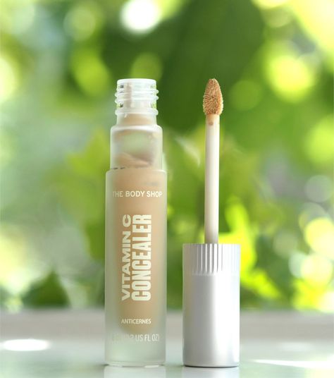 The Body Shop Vitamin C Glow Revealing Serum Review & concealer| British Beauty Blogger The Body Shop Makeup Products, Body Shop Concealer, The Body Shop Vitamin C, Body Shop Vitamin C, The Body Shop Makeup, Body Shop Makeup, Beauty Shop Decor, Citrus Smell, Body Shop At Home