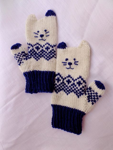 Insanely Adorable Kitten Mittens Kitten Mittens, Knitted Mittens Pattern, Knitted Mittens, Creative Knitting, The Mitten, Adorable Kitten, Mittens Pattern, Knitted Wit, Knit Mittens