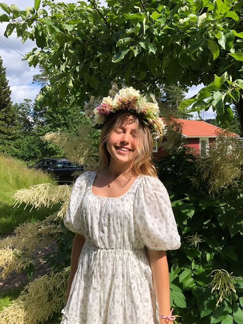 Swedish Midsummer Outfit, Midsummer Dresses, Midsommar Dress, Midsummer Outfit, Sophie Beckett, Midsummer Dress, Midsummer Flowers, Swedish Midsummer, Summer Solstice