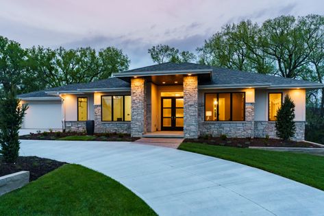 Kingston Ranch II | Thomas David Builders One Story Modern House Design, Modern 1 Story House, Hill Country Modern, Modern Ranch Style Homes, Modern Prairie Home, Modern House Exterior Single Story, Flat Roof House Designs, Exterior Elevation, Modern Ranch House