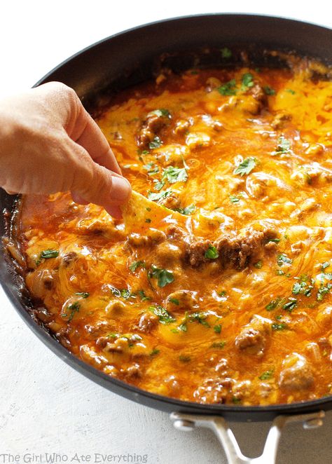 Enchilada Dip Recipe, Beef Enchilada Dip, Enchilada Dip, Beef Enchilada, The Girl Who Ate Everything, Mexican Appetizers, Beef Enchiladas, Yummy Dips, Slow Cooker Beef