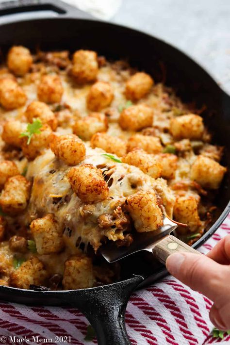 Taco tater tot casserole is an easy meal the whole family will love! This casserole recipe is easy to make and a complete dinner idea. Make this easy dinner recipe for your family this week! Taco Tater Tot Casserole, Fall Casserole Recipes, Sweet Potato Tater Tots, Fall Casseroles, Tater Tot Casserole Recipe, Taco Toppings, Tater Tot Casserole Recipes, Ideal Family, Large Group Meals