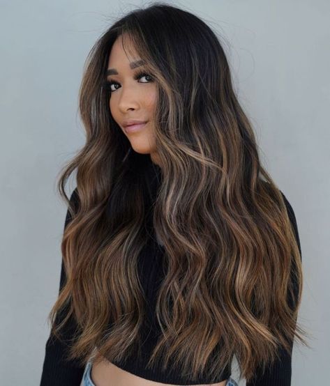 Sun-Kissed Balayage for Black Hair and Eyes Red Balayage On Dark Hair, Balayage For Black Hair, Copper Red Balayage, Subtle Balayage Brunette, Asian Hair Highlights, Balayage On Black Hair, Black Hair With Brown Highlights, Dark Brunette Balayage Hair, Balayage On Dark Hair