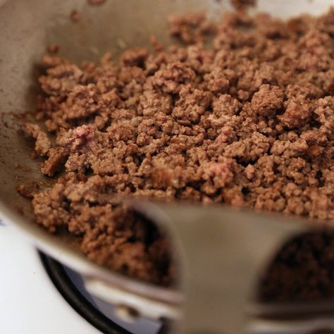 How to Properly Cook Ground Beef, in Pictures Cooking With Ground Beef, Popsugar Food, How To Cook Beef, Ground Sausage, Best Food Ever, Jamaican Recipes, Culinary Skills, Cooking Techniques, Cooking Meat