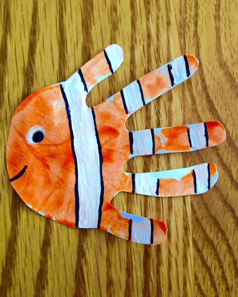 Clown fish hand print Clown Fish Craft, Coral Reef Craft Preschool, Clownfish Craft, Hand Print Fish, Clown Fish Art, Fish Crafts Preschool, Seniors Crafts, Coral Reef Craft, Nicu Crafts