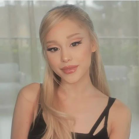 Ariana Grande Blonde Hair, Ariana Grande Makeup Tutorial, Ariana Grande Makeup, Ariana Grande Hair, Ariana Grande Style, Ariana Grande Photos, Ariana Grande Pictures, Ariana G, Dangerous Woman