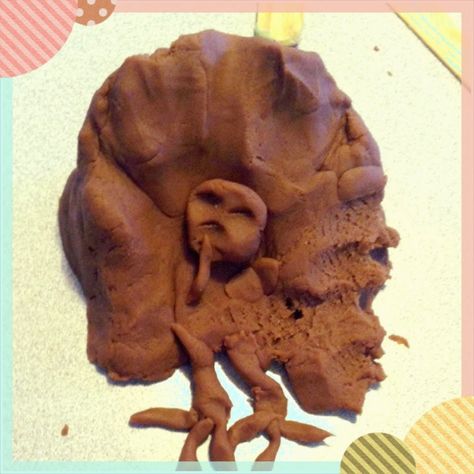 Crafts for Kids' Minds: Brown (Chocolate) Playdough Turkeys Diy Brown Playdough, How To Make Brown Playdough, Brown Playdough Recipe, Brown Playdough, Chocolate Play Dough Recipe, Chocolate Playdough, Brown Food Coloring, Chocolate Turkey, Preschool Sensory