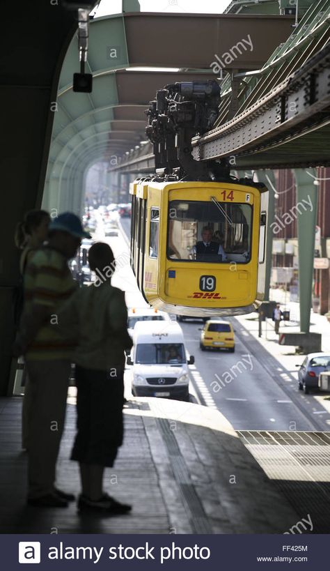 DEU, Deutschland, Nordrhein-Westfalen, Wuppertal, die Schwebebahn im Stadtteil Vohwinkel über der Kaiserstraße. DEU, Stockfoto North Rhine Westphalia, Rapid Transit, Model Train Layouts, Train Layouts, Model Trains, Transportation, Germany, Train, Wallpapers