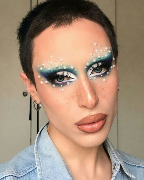 Drag Makeup Looks Easy, Blue Drag Makeup Looks, Drag Eyeshadow Looks, Glam Drag Makeup, Drag Makeup Inspiration, Easy Drag Makeup, Blue Drag Makeup, Pink Drag Makeup, Drag Queen Makeup Looks